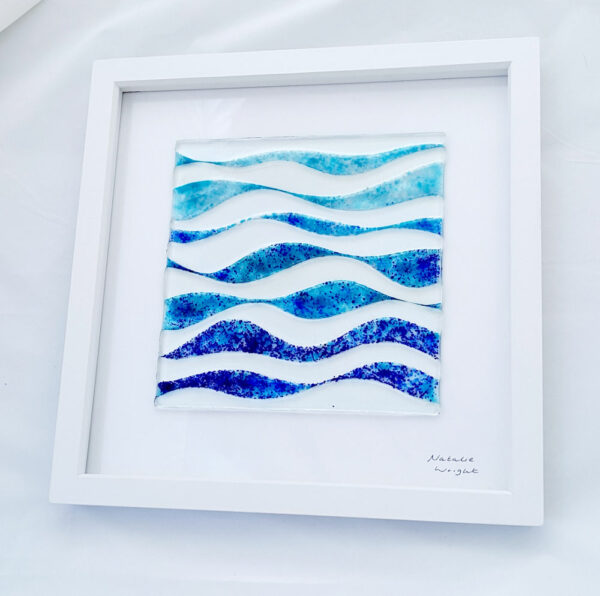 Polventon Bay Medium blue waves in glass