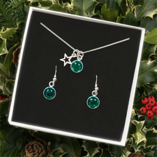 green pendant and drops set on holly